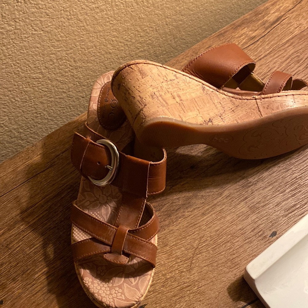 You will love these sandals, very comfortable size 8 great quality